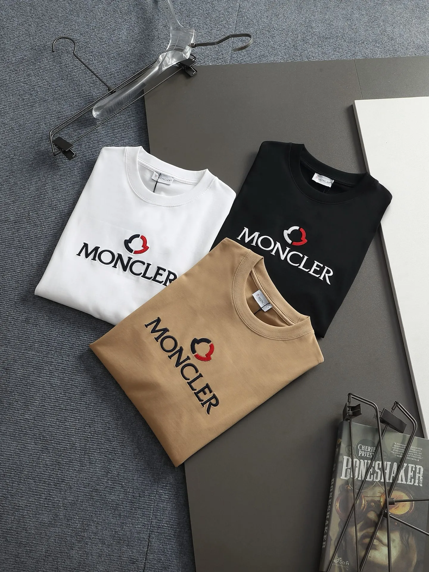 MONCLER LOGO 🪡 Logo ， Retro Same Style T 260 Versatile : Khaki Black White Size：XS~L